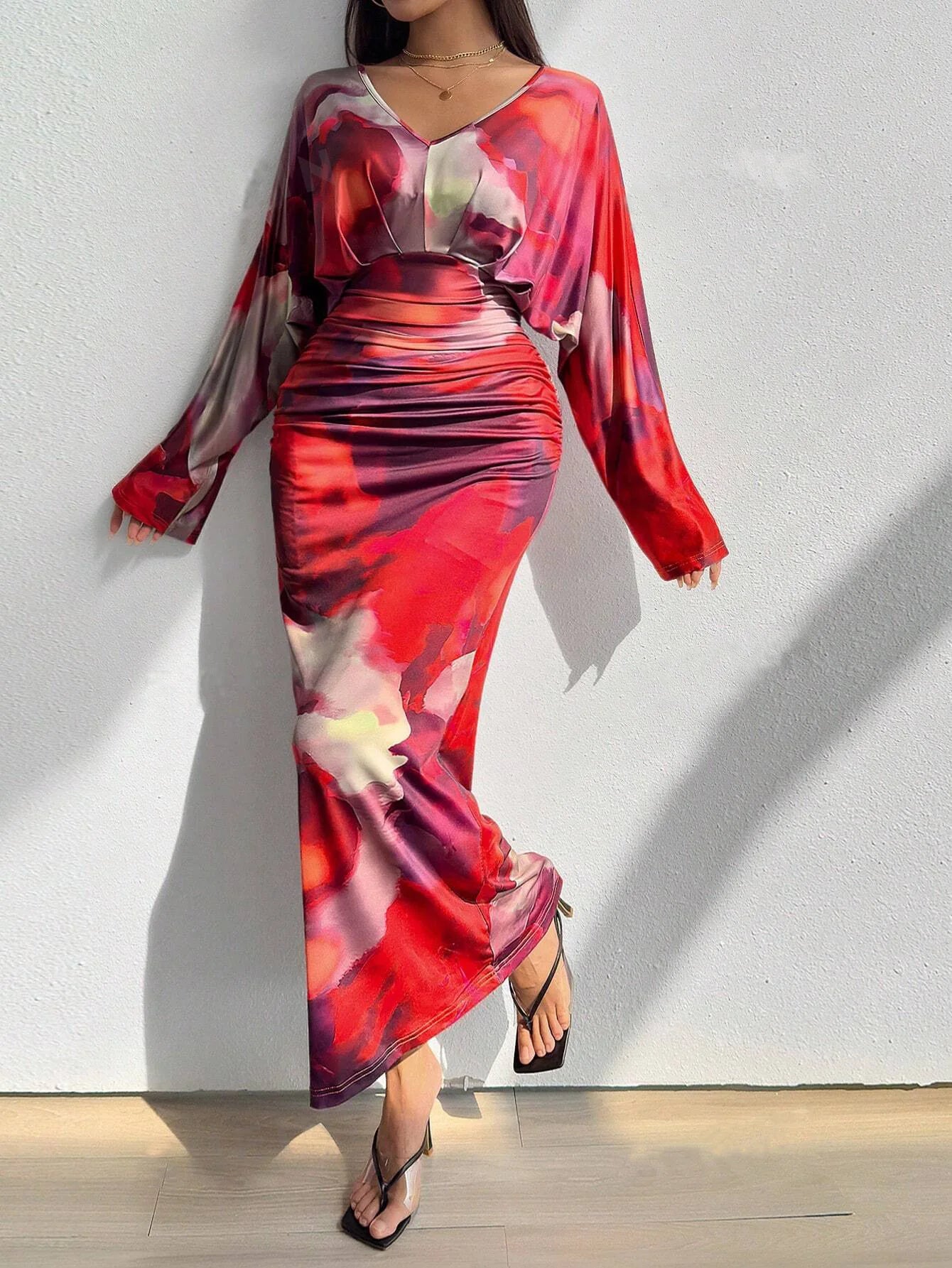 Robe longue plissée à col en V pour dames, manches chauve-souris minces sexy, style européen et américain, tempérament tendance, automne, nouveau