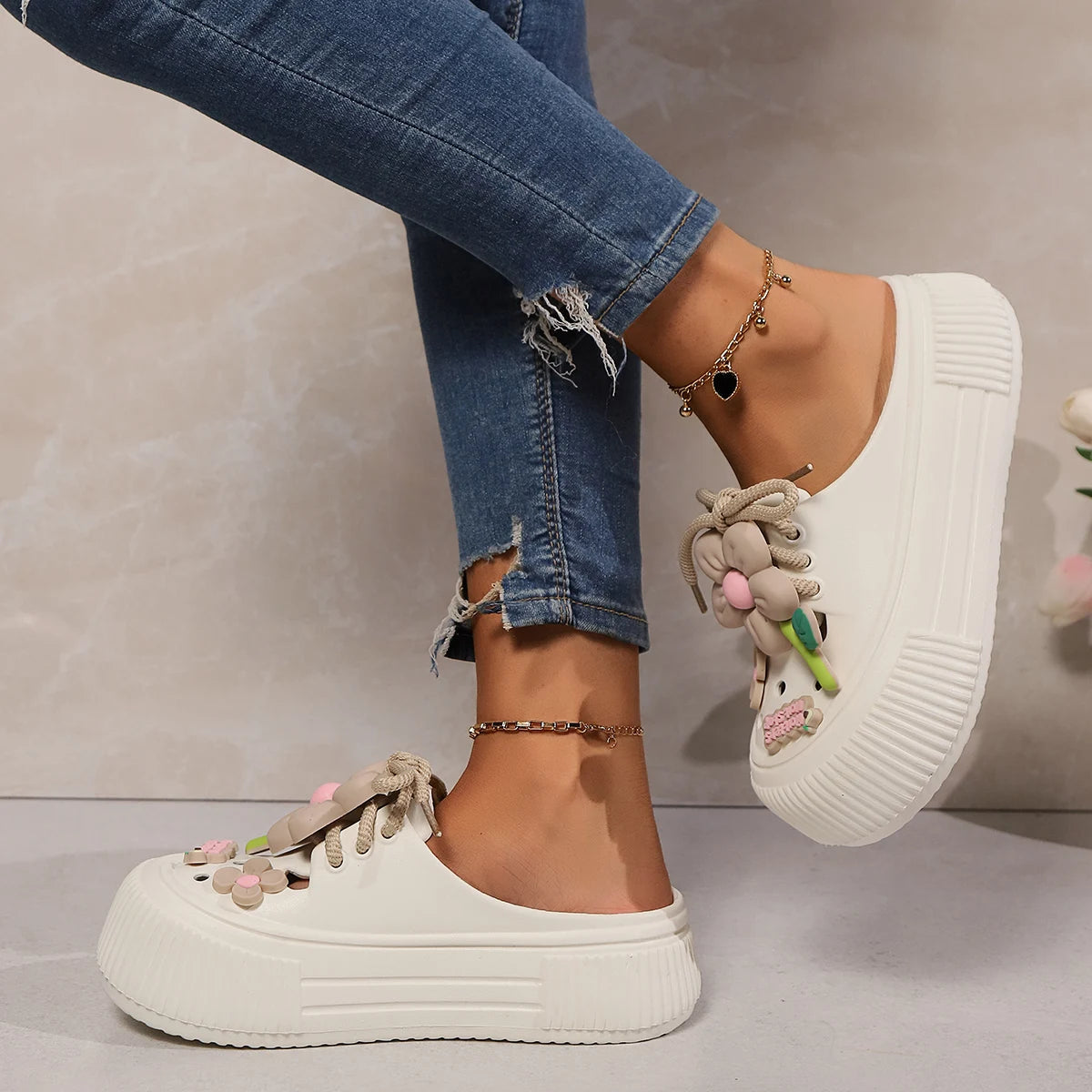 Pantoufles d'été pour femmes, jolies sandales à plateforme décoratives, sabots d'extérieur décontractés, sandales de plage, diapositives antidérapantes, chaussures d'intérieur et de maison 35-42