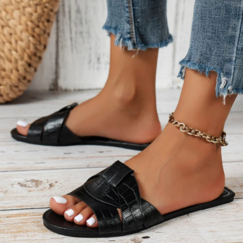 Pantoufles d'été pour femmes, chaussures de plage plates, de haute qualité, design à la mode, 2024