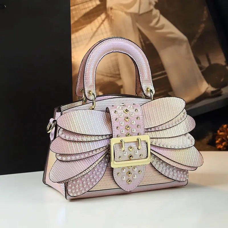 Sac en Cuir group avec Ailes Rivetées pour Femme, Sacoche de Caractère, Nouvelle Collection 2024