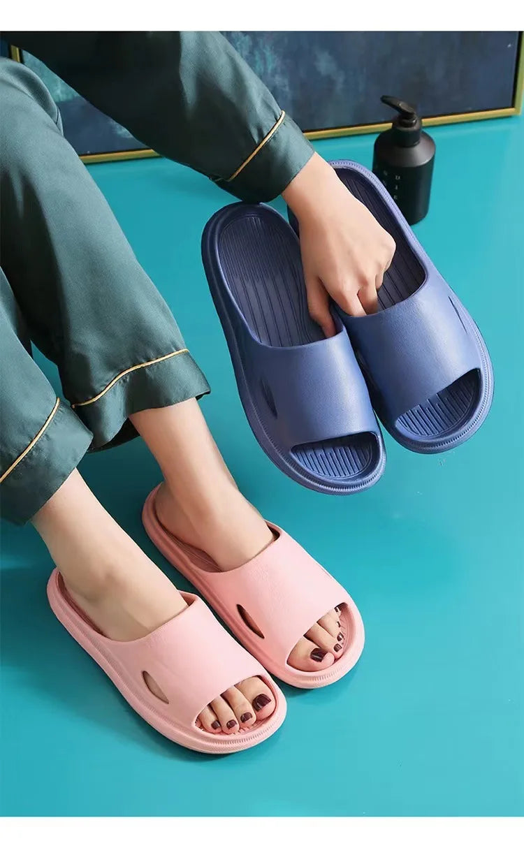 Pantoufles d'Été Confortables et Antidérapantes pour Couple, Sandales Légères à la Mode, pour l'Intérieur et la Maison, Tongs pour Femme et Homme