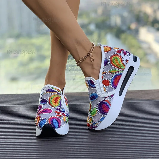 Femmes baskets nouvelle broderie plate-forme épaisse baskets femmes respirant maille mocassins printemps automne sans lacet chaussures décontractées pour les femmes