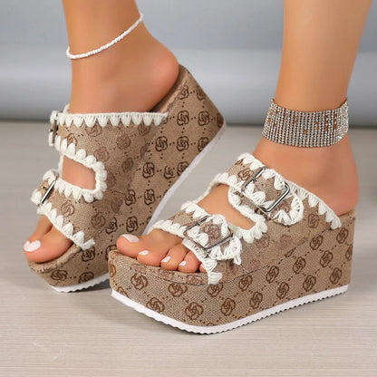 Femmes pantoufles 2025 nouvelle tendance chaussures été mode sandales plate-forme femme pantoufles Banquet fête plage sandales diapositives femmes