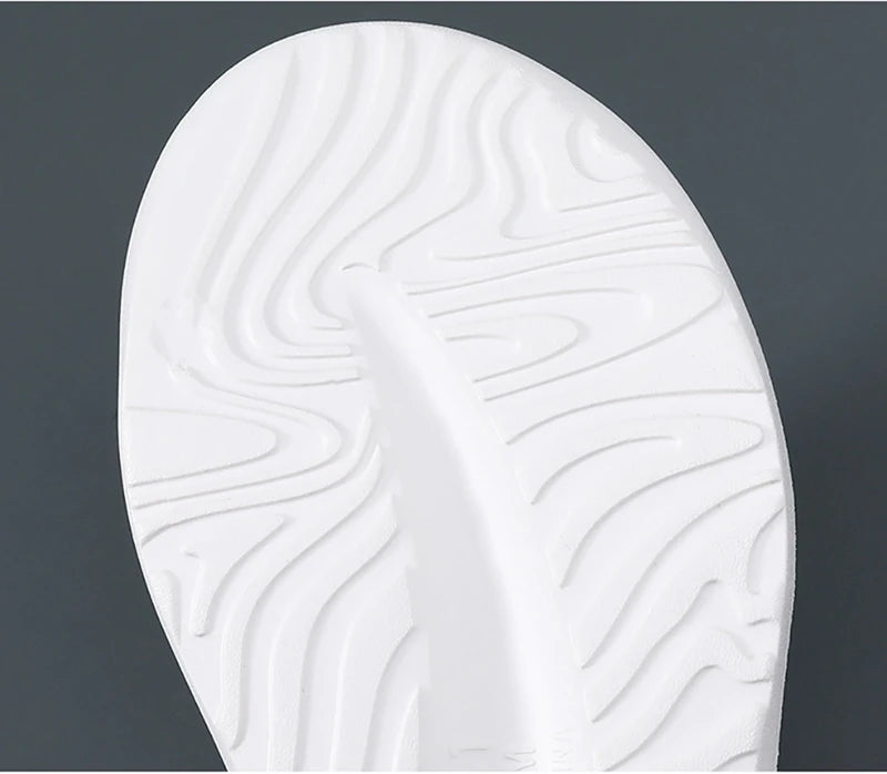 Pantoufles d'été à semelle épaisse pour hommes et femmes, sandales d'intérieur à fond souple EVA, chaussures de plage légères, tongs