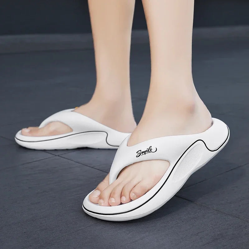 Tongs à plateforme pour hommes, pantoufles d'été à semelle épaisse et souple EVA, sandales de plage en plein air, coussin nuage antidérapant, chaussures de salle de bain