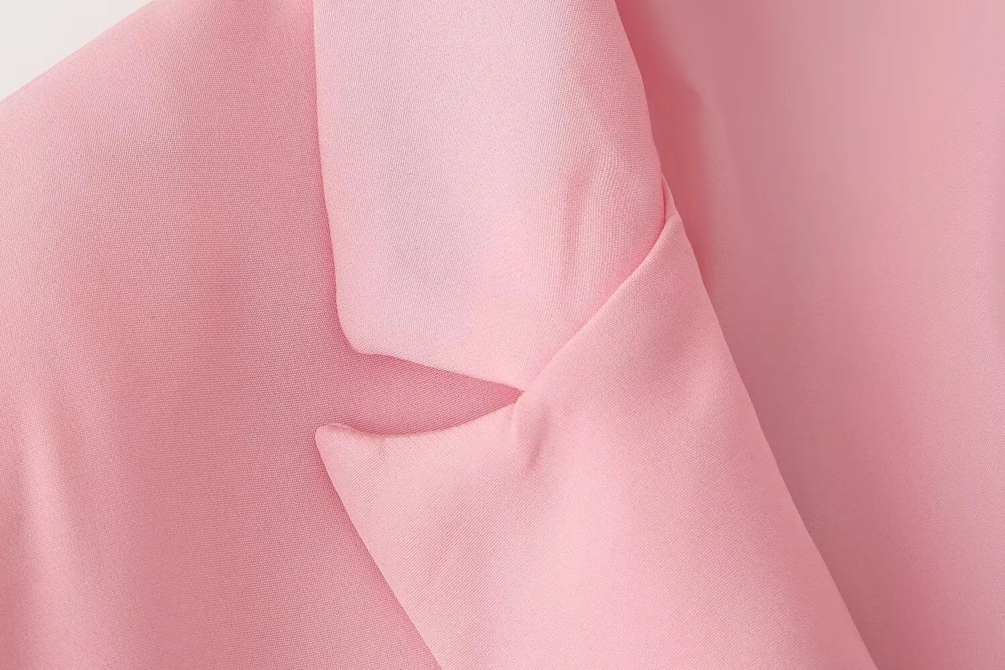 Le nouveau costume de sport pour femmes 2025 présente un cravate réversible à la mode et de grand style décontracté avec deux poches