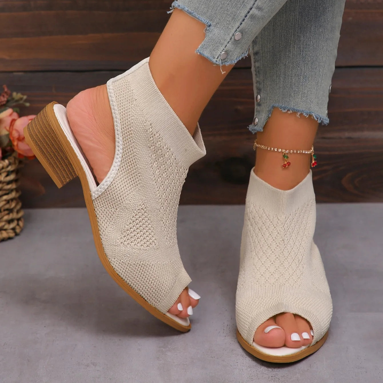 Sandales d'été confortables et décontractées pour femmes, chaussures d'extérieur légères à bout ouvert, nouvelle mode 2024