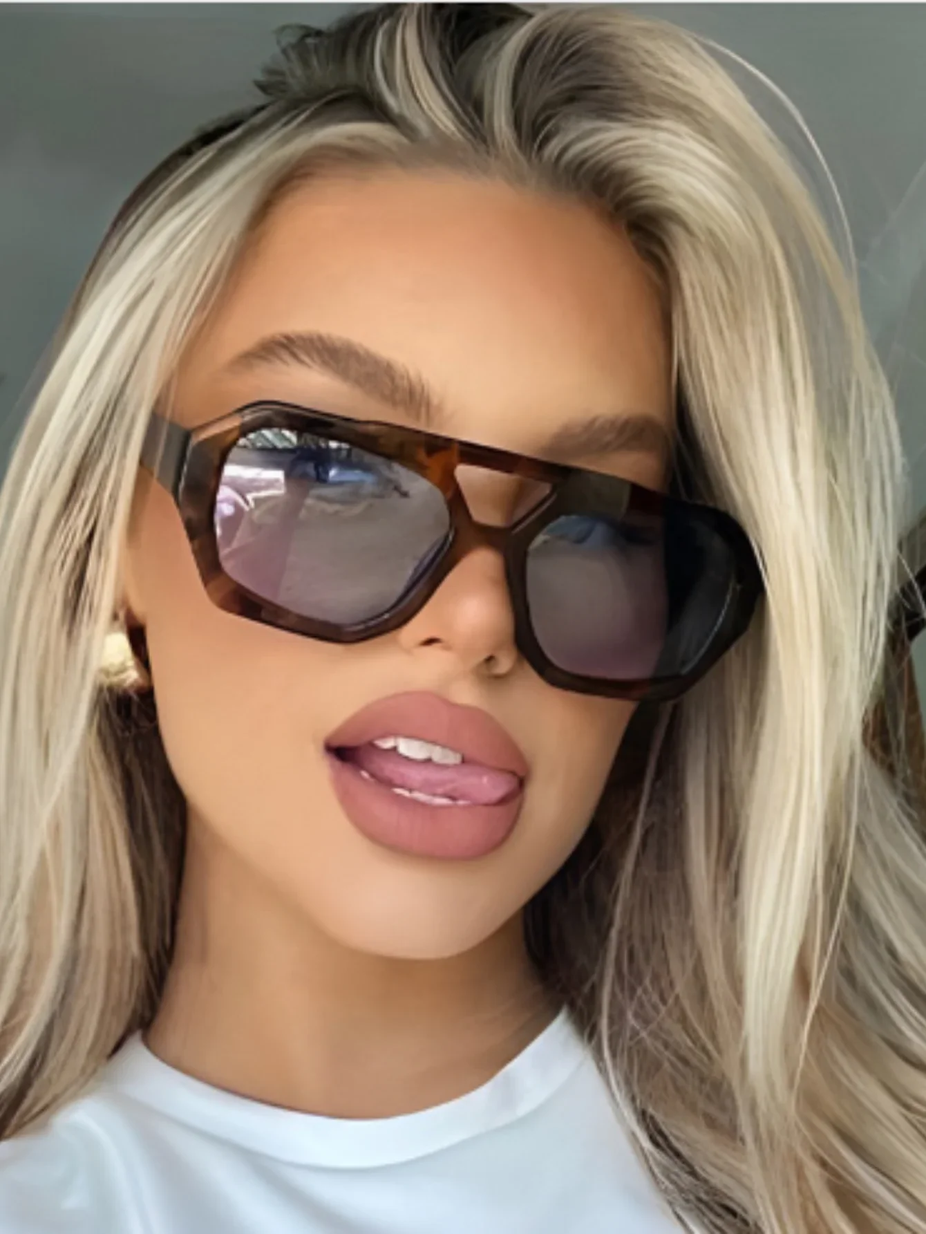 Lunettes de soleil irrégulières à double faisceau transfrontalier européennes et américaines 2023 Nouvelles lunettes de soleil rétro personnalisées populaires sur l'intérieur