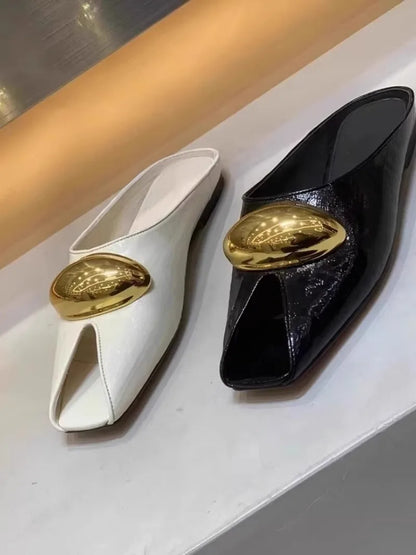 Pantoufles à bouche de poisson avec boucle en métal, chaussures plates à la mode, pantoufles Cool, tendance d'été, nouvelle collection 2025