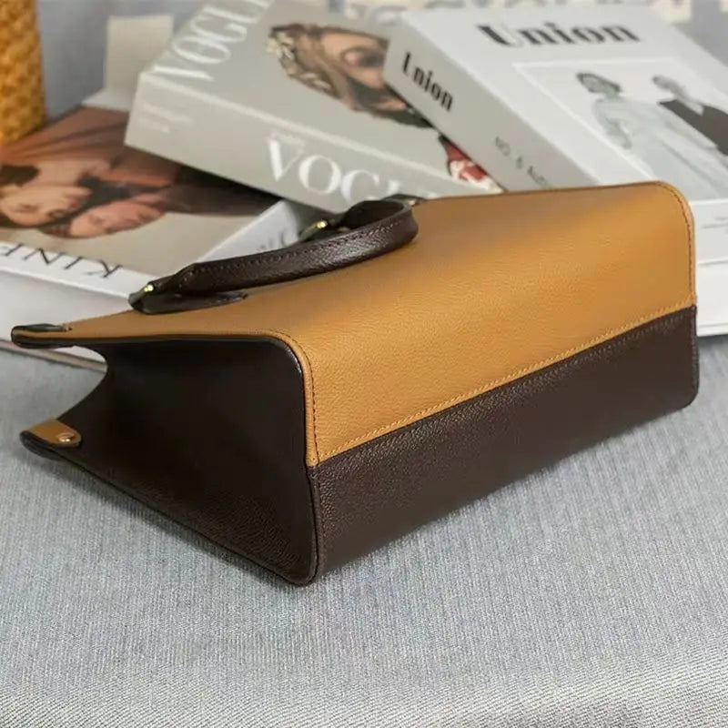 Sac fourre-tout rétro artistique à texture haut de gamme en peau de vache, sac à bandoulière de grande capacité pour les déplacements domicile-travail pour femmes