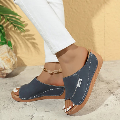 Pantoufles d'été à plateforme souple pour femmes, tongs à bout ouvert, à la mode, talon moyen léger, chaussures de plage antidérapantes, 2025