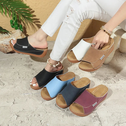 Pantoufles d'été à plateforme souple pour femmes, tongs à bout ouvert, à la mode, talon moyen léger, chaussures de plage antidérapantes, 2025