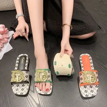Pantoufles d'été à la mode pour femmes, pantoufles  fond souple, antidérapantes, décorées en métal, Style de loisirs, matériau PVC