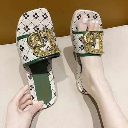 Pantoufles d'été à la mode pour femmes, pantoufles  fond souple, antidérapantes, décorées en métal, Style de loisirs, matériau PVC