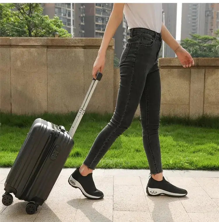 Baskets de mode femmes chaussures élégantes baskets pour femmes offres formateurs chaussures de course pour femmes chaussures plates chaussures pieds nus femmes