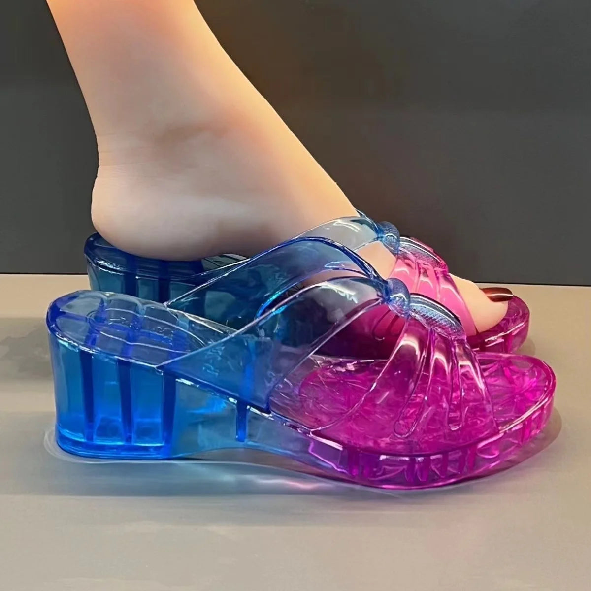 Sandales à talons hauts pour femmes, chaussures d'été en gelée, pantoufles plates, tongs de maison, sandales rétro d'extérieur, pantoufles transparentes