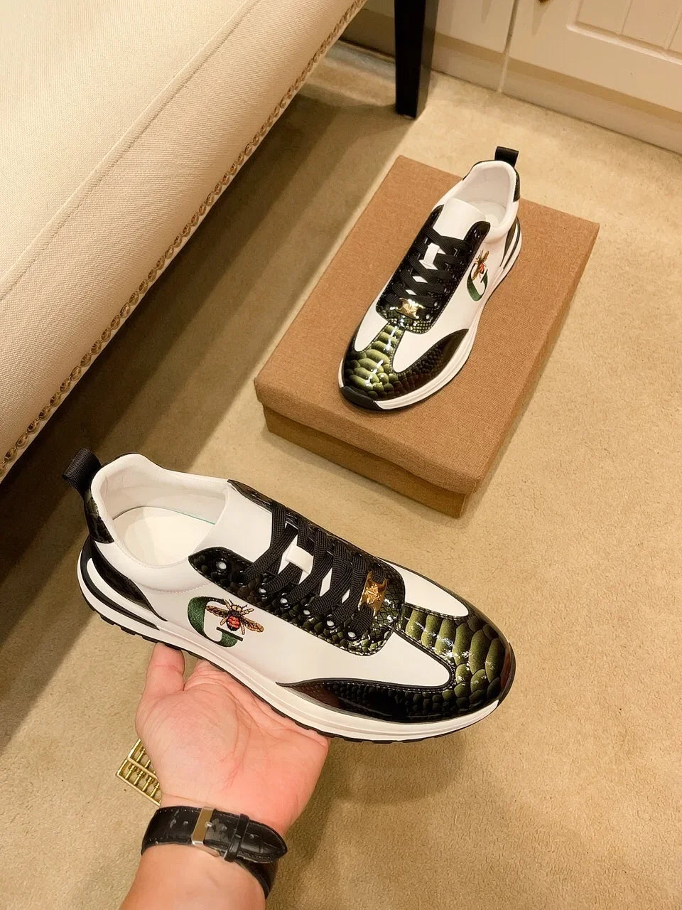 Designers Italie Chaussures d'abeilles décontractées pour hommes Mode de luxe Chaussures en cuir véritable pour affaires Baskets classiques de sport à lacets