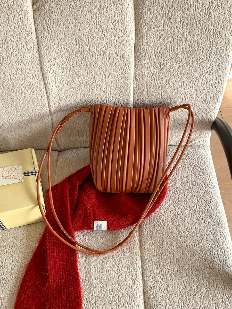 Mode d'été nouveau sac à bandoulière femmes PU simple épaule Mini sac de luxe polyvalent plissé décontracté petit sac carré