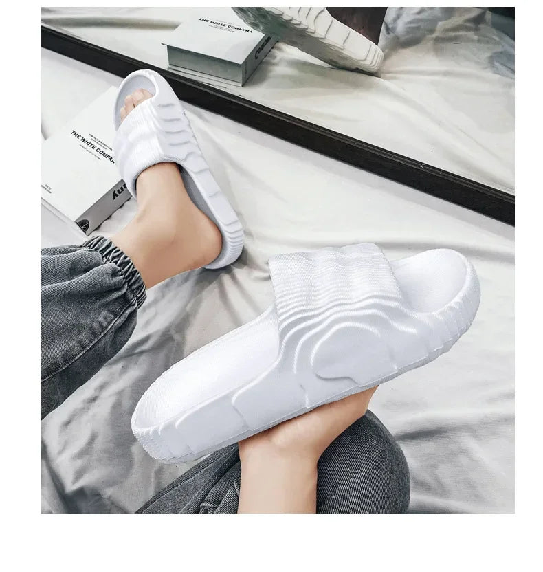 Pantoufles d'été de grande taille pour hommes, pantoufles de Style coréen à la mode avec semelle épaisse, pantoufles de Couple polyvalentes en PVC, nouvelle collection