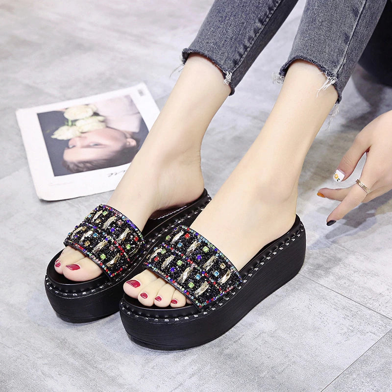 Plate-forme strass sandales pantoufles femmes pierres précieuses diapositives femmes chaussures chaussons compensés chaîne perle plage diapositives chaussures