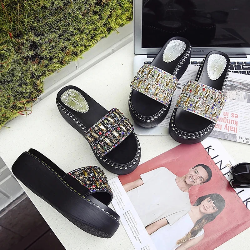 Plate-forme strass sandales pantoufles femmes pierres précieuses diapositives femmes chaussures chaussons compensés chaîne perle plage diapositives chaussures