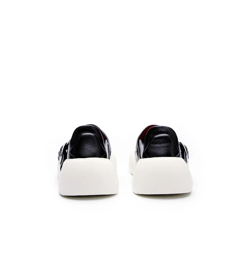 Été 2025 nouveaux mocassins en cuir respirants pour hommes semelles souples semelles épaisses confortables chaussures en cuir pour hommes à la mode et décontractées