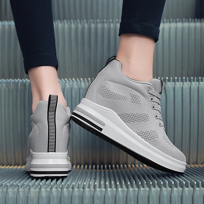 Chaussures plates en maille à semelles épaisses pour femmes, chaussures de Style coréen blanches décontractées pour augmenter la hauteur intérieure, talons hauts de marche pour printemps et automne