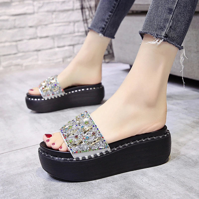 Plate-forme strass sandales pantoufles femmes pierres précieuses diapositives femmes chaussures chaussons compensés chaîne perle plage diapositives chaussures