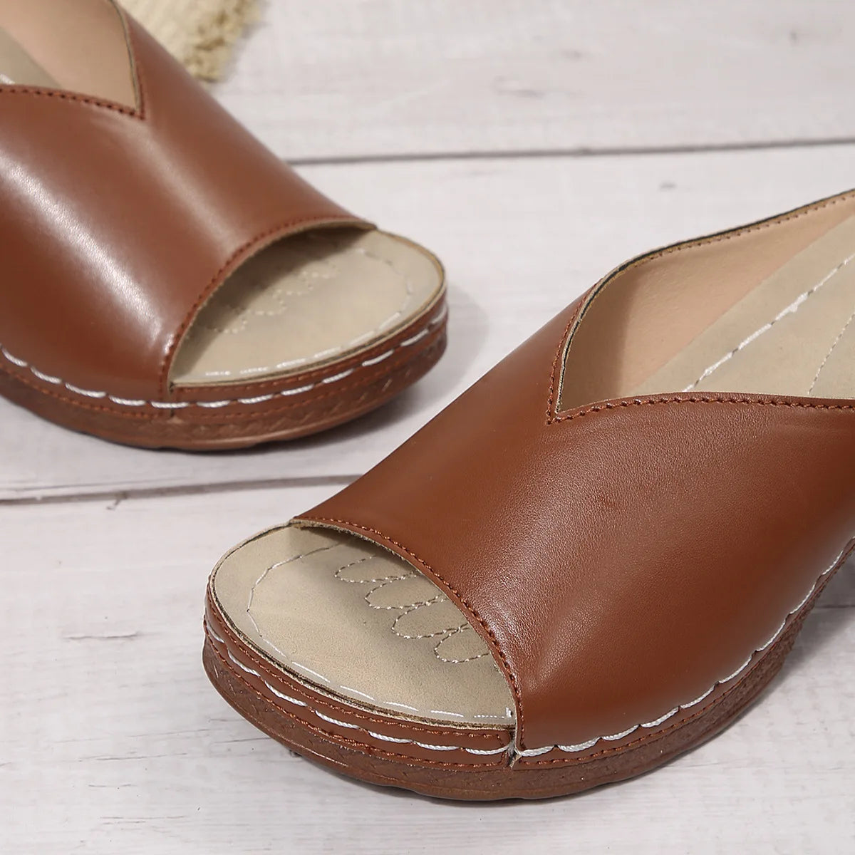 Pantoufles à talons hauts et bout ouvert pour femmes, nouvelle mode d'été, vêtements d'extérieur, chaussures à enfiler, tailles 36 à 43, amorti supérieur en polyuréthane