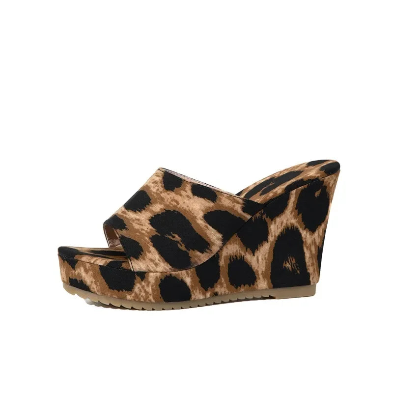 Chaussures d'été à talons hauts et bout ouvert pour femmes, pantoufles à imprimé léopard, chaussures de plage grande taille, 2024