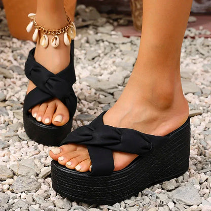 Sandales à talons compensés à bretelles croisées pour femmes, pantoufles de plage confortables à semelle épaisse, à la mode, été 2025