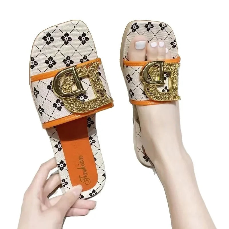 Pantoufles d'été à la mode pour femmes, pantoufles  fond souple, antidérapantes, décorées en métal, Style de loisirs, matériau PVC