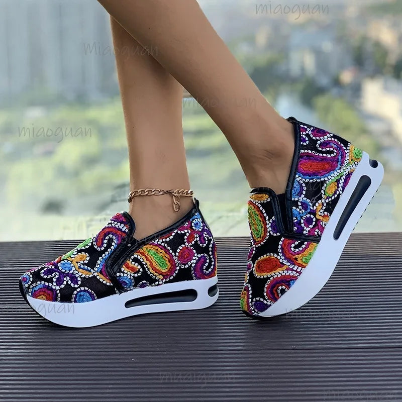 Femmes baskets nouvelle broderie plate-forme épaisse baskets femmes respirant maille mocassins printemps automne sans lacet chaussures décontractées pour les femmes