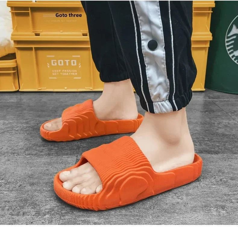 Pantoufles d'été de grande taille pour hommes, pantoufles de Style coréen à la mode avec semelle épaisse, pantoufles de Couple polyvalentes en PVC, nouvelle collection