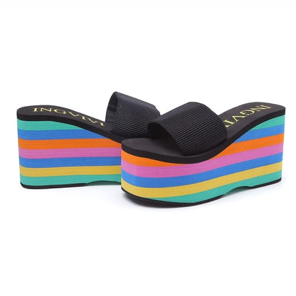 Tongs arc-en-ciel pour femmes, sandales de plage d'été, sangle givrée, pantoufles à talons compensés très hauts, pantoufles d'extérieur d'été