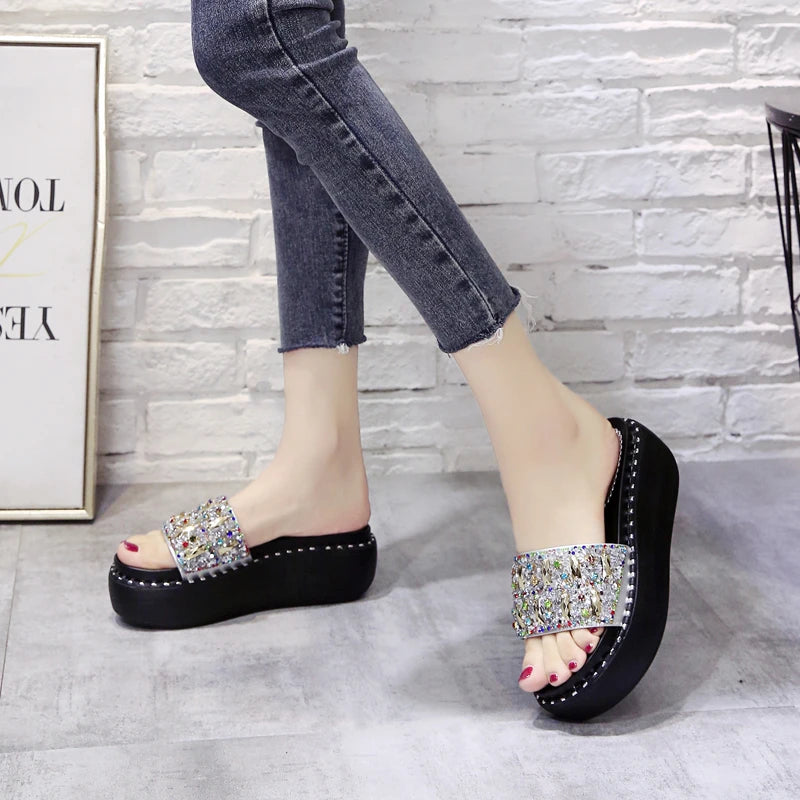 Plate-forme strass sandales pantoufles femmes pierres précieuses diapositives femmes chaussures chaussons compensés chaîne perle plage diapositives chaussures