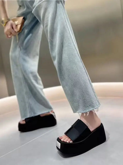 Pantoufles à plateforme de mode européenne pour femmes, nouvelles pantoufles astronomiques optiques, diapositives non aldes extérieures féminines, chaussures décontractées noires d'été, 2024