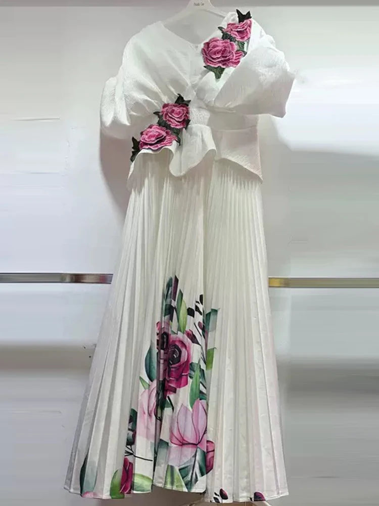 Printemps et été 2025 nouvelle robe plissée vintage à fleurs brodées à la taille, col en v, manches chauve-souris, taille haute, robe élégante.