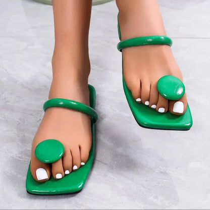 Loisirs chaussons pour femmes semelle plate ronde champignon décoration d'ongles une longueur bande tongs plage concis Zapatillas De Mujer