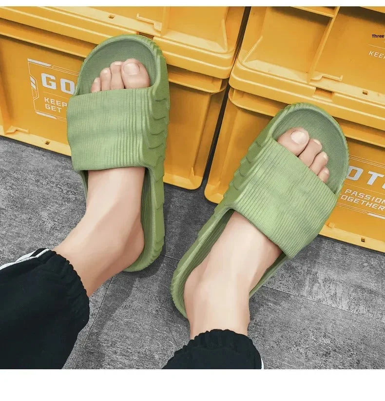 Pantoufles d'été de grande taille pour hommes, pantoufles de Style coréen à la mode avec semelle épaisse, pantoufles de Couple polyvalentes en PVC, nouvelle collection