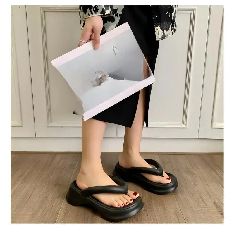 Tongs à semelles épaisses pour femmes, tongs de plage en plein air à la mode pour femmes, nouvelle collection été