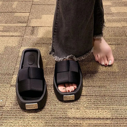 Pantoufles à plateforme de mode européenne pour femmes, nouvelles pantoufles astronomiques optiques, diapositives non aldes extérieures féminines, chaussures décontractées noires d'été, 2024