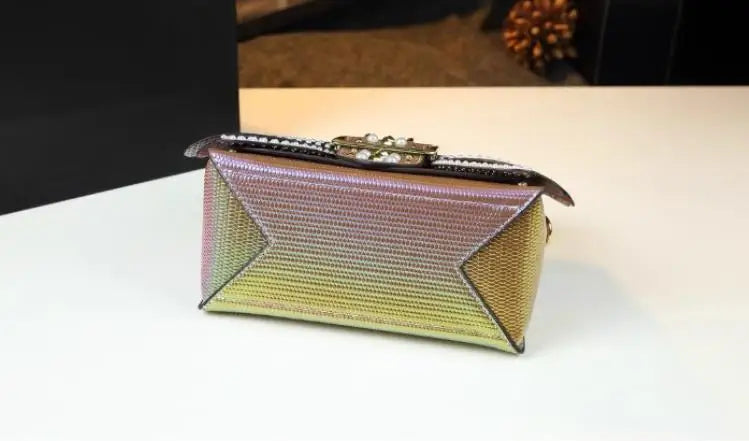 Sac en Cuir group avec Ailes Rivetées pour Femme, Sacoche de Caractère, Nouvelle Collection 2024