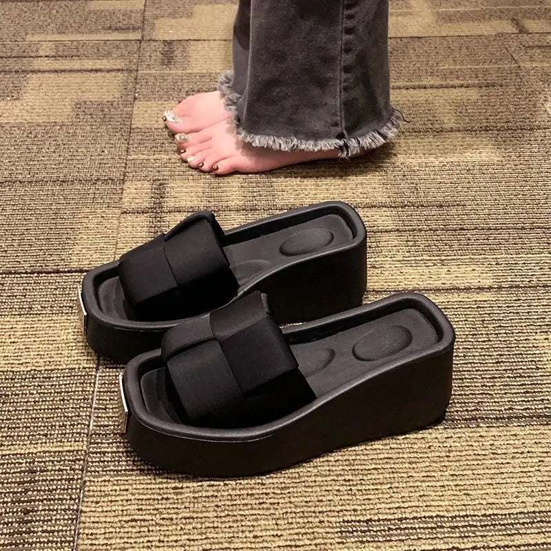 Pantoufles à plateforme de mode européenne pour femmes, nouvelles pantoufles astronomiques optiques, diapositives non aldes extérieures féminines, chaussures décontractées noires d'été, 2024