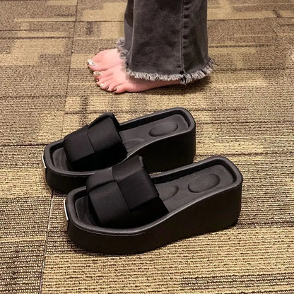 Pantoufles à plateforme de mode européenne pour femmes, nouvelles pantoufles astronomiques optiques, diapositives non aldes extérieures féminines, chaussures décontractées noires d'été, 2024