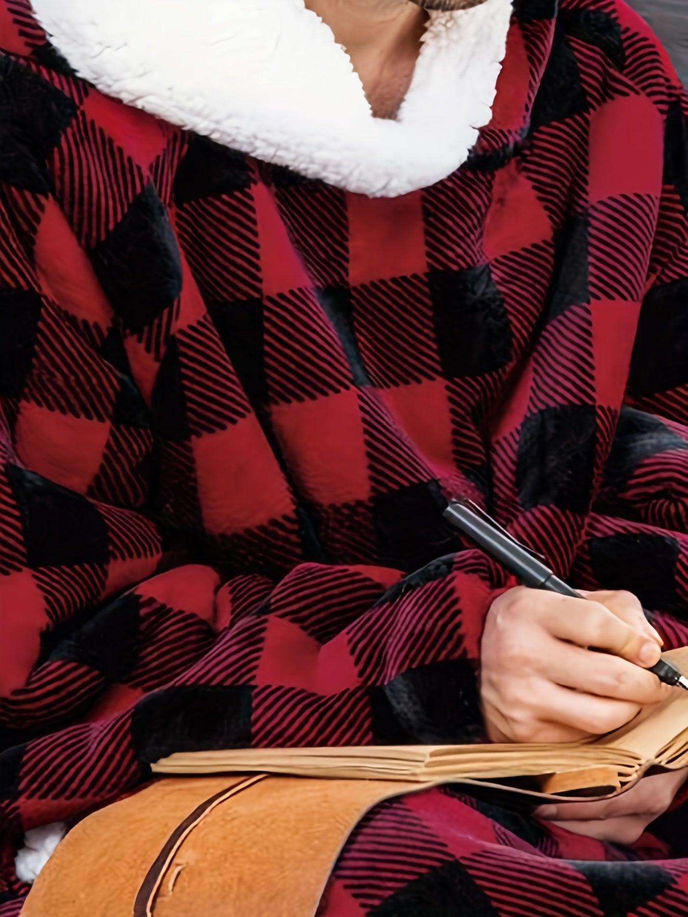 Cozy Plus-Size Hooded Fleece Robe - Winter Casual Comfort with Pockets & Stretch Fabric, Machine Washable