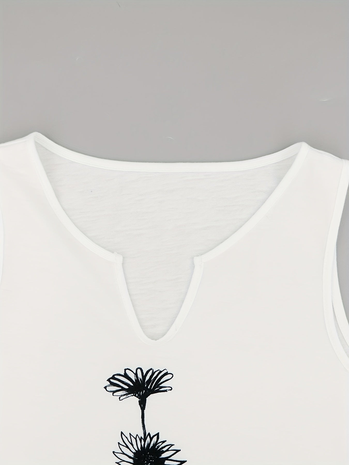 Chic Summertime Floral Tank Top – Breezy Sleeveless Notch Neck Design – Versatile Womens Fashion