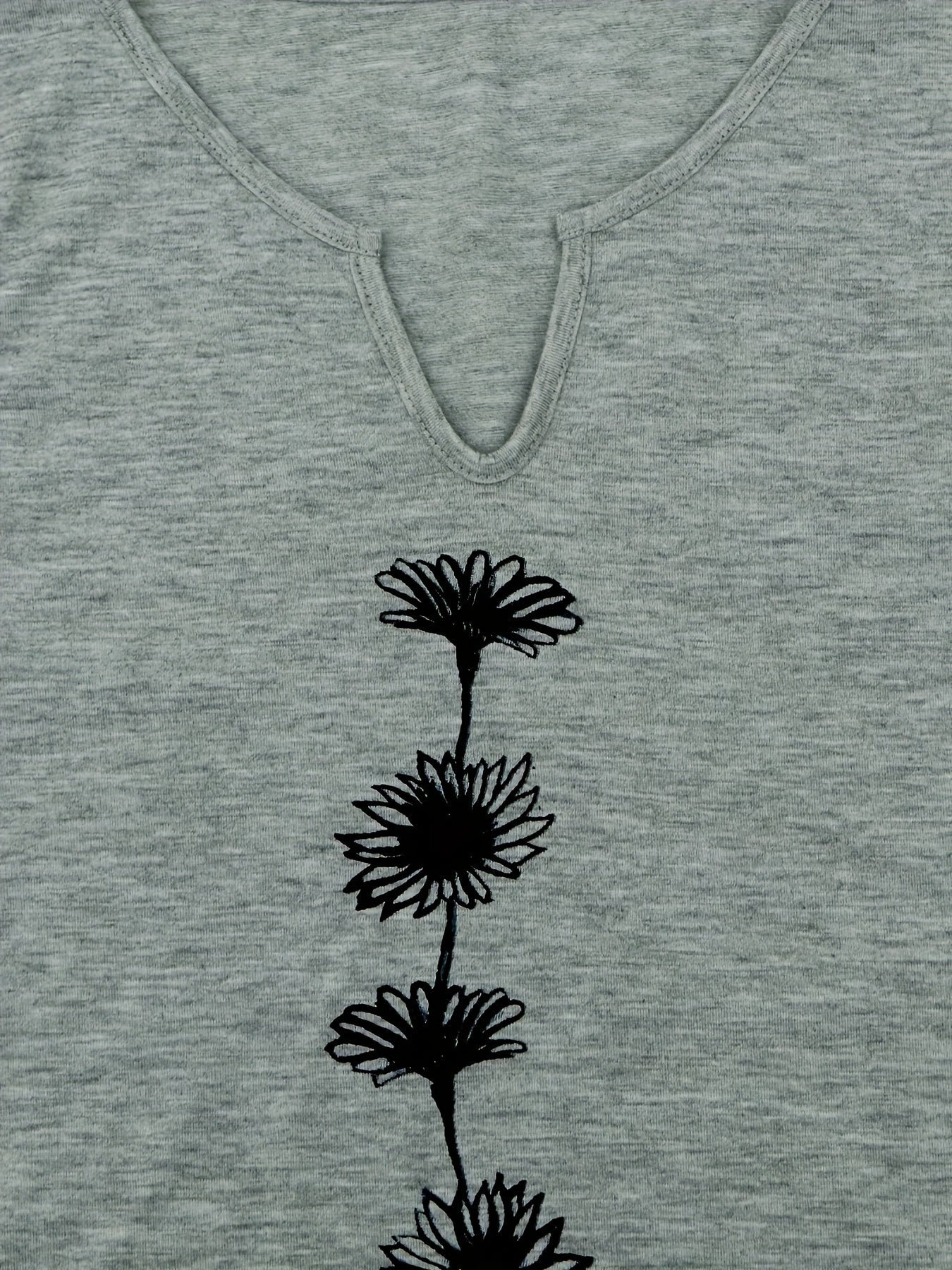 Chic Summertime Floral Tank Top – Breezy Sleeveless Notch Neck Design – Versatile Womens Fashion