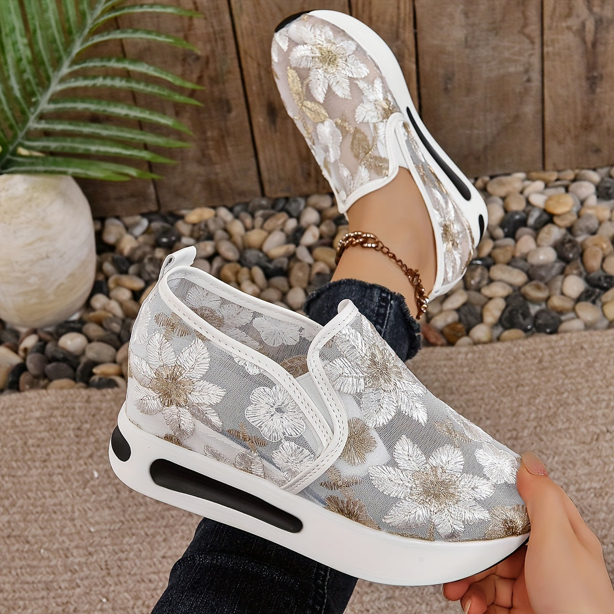 Women's Running Shoes, Mesh Breathable Lightweight Versatile Classic Embroidery Sport Shoes