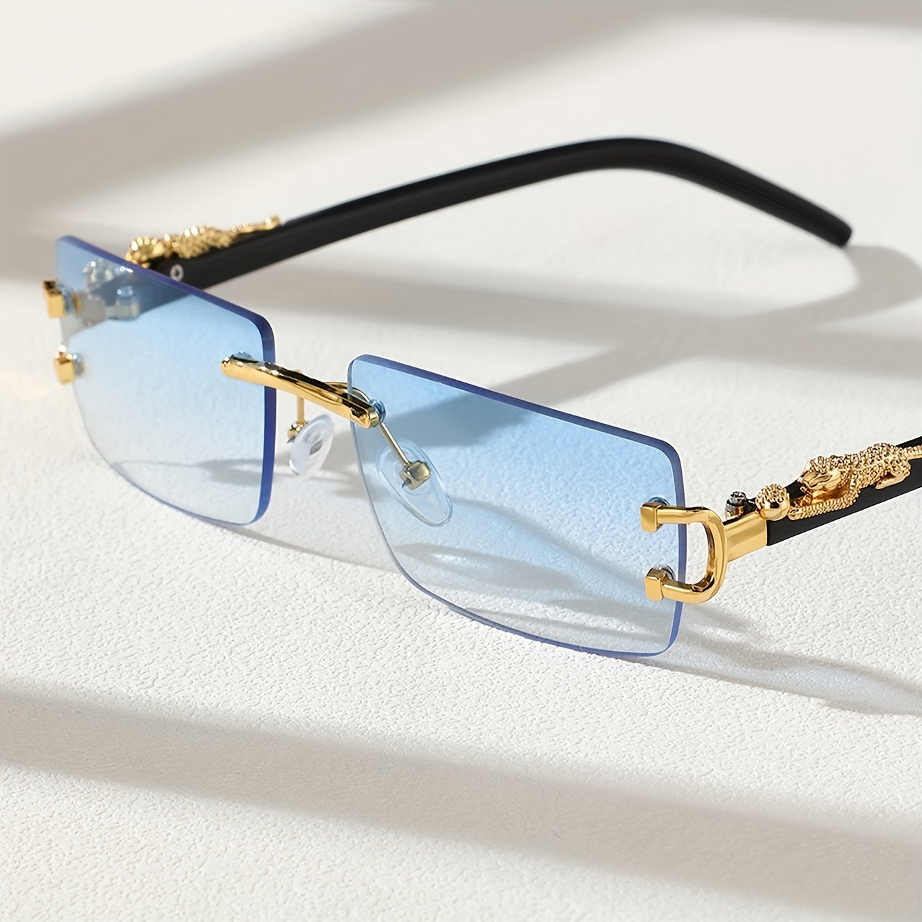 A Pair Of Classic Frameless Casual Glasses For Men